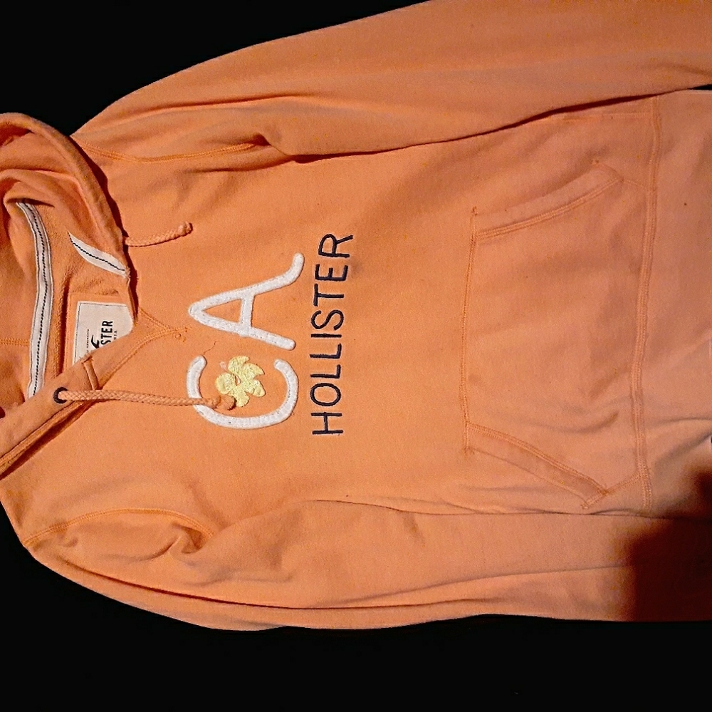 Hollister pull over